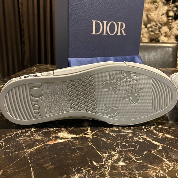 **BRAND NEW** LOW-TOP DIOR SNEAKERS WHITE AND GRAY OBLIQUE CANVAS - Picture 3 of 4